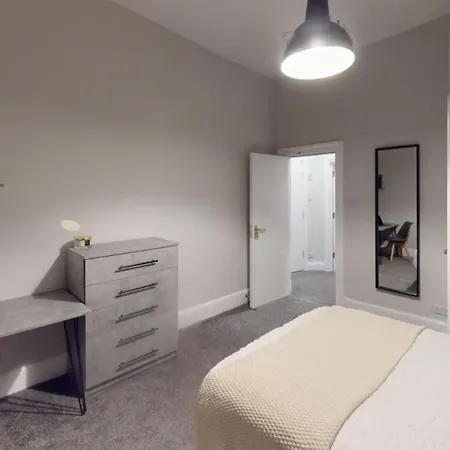 بيت للعطل Queens Road Eight Bedroom Flat بريستول