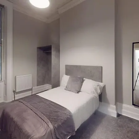 بيت للعطل Queens Road Eight Bedroom Flat بريستول