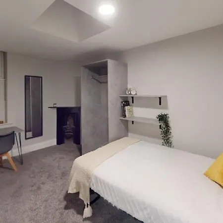 Vakantiehuis Queens Road Eight Bedroom Flat