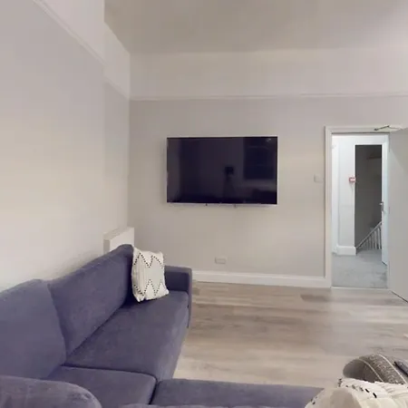 Queens Road Eight Bedroom Flat