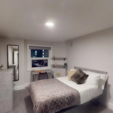 Queens Road Eight Bedroom Flat Будинок відпочинку *